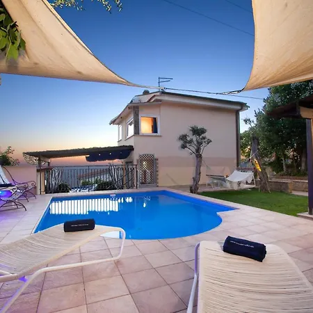 Montecorbo Sleeps 7 Pool Air Con Wifi