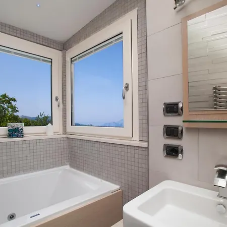 Villa Montecorbo Sleeps 7 Pool Air Con Wifi *
